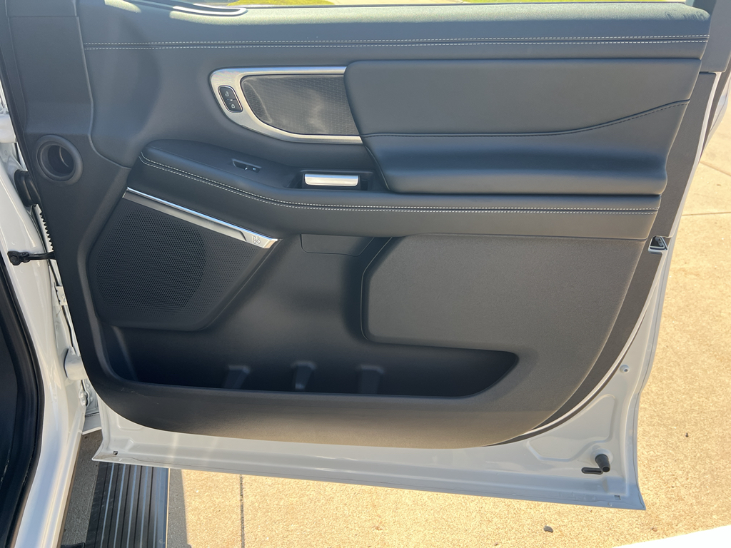 2025 Ford Expedition Platinum photo 28