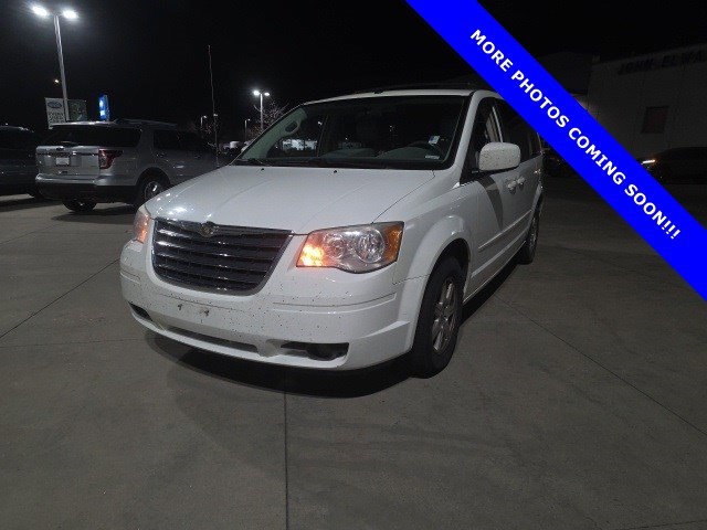 2008 Chrysler Town & Country Touring's photo