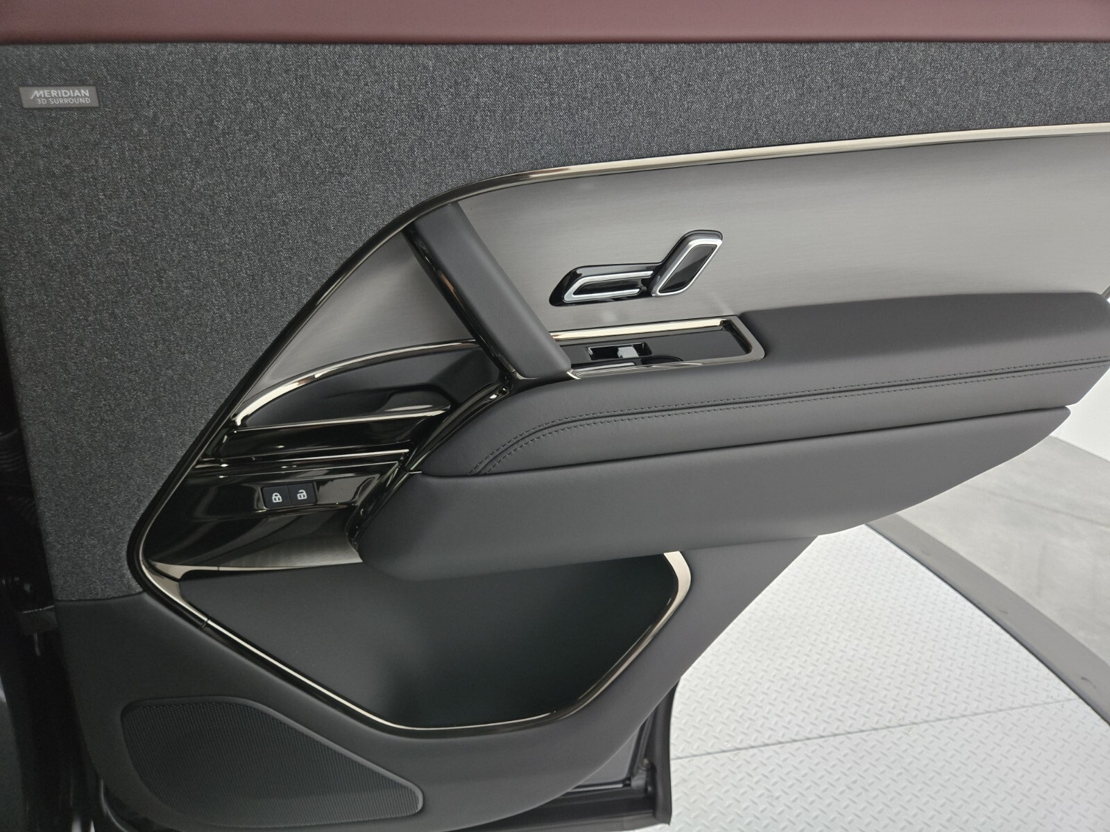 2025 Land Rover Range Rover Sport SE photo 18