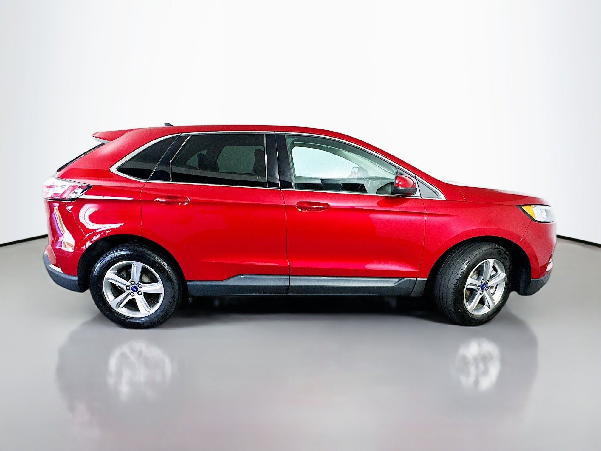 2021 Ford Edge SEL photo 4