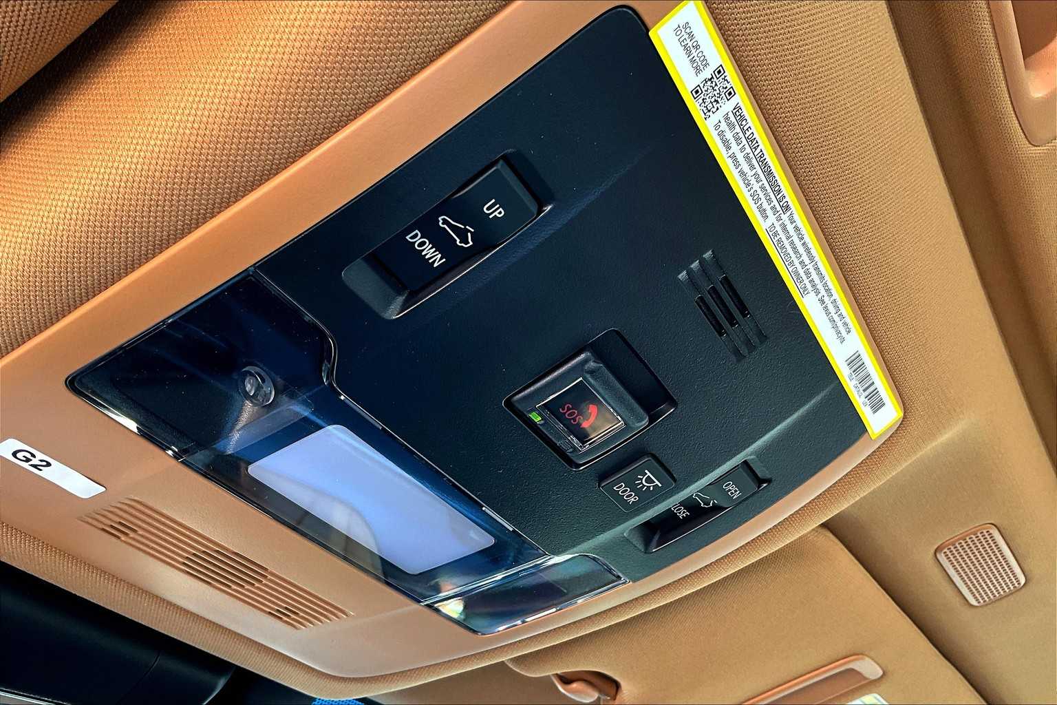 2025 Lexus ES 300h photo 15