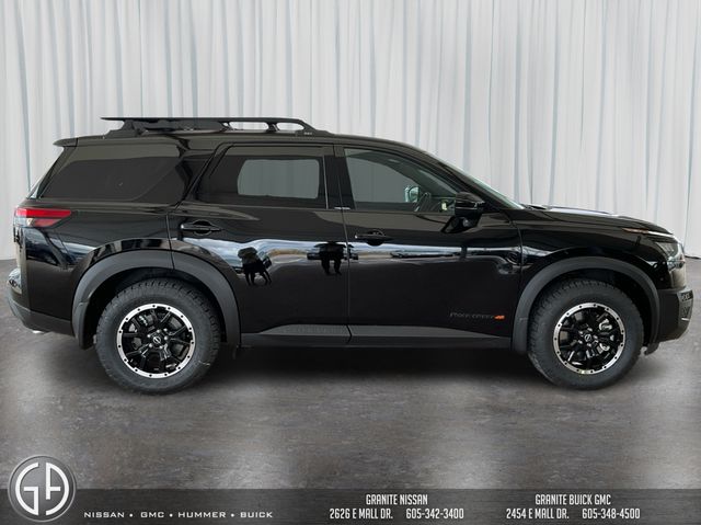 2025 Nissan Pathfinder SV photo 4