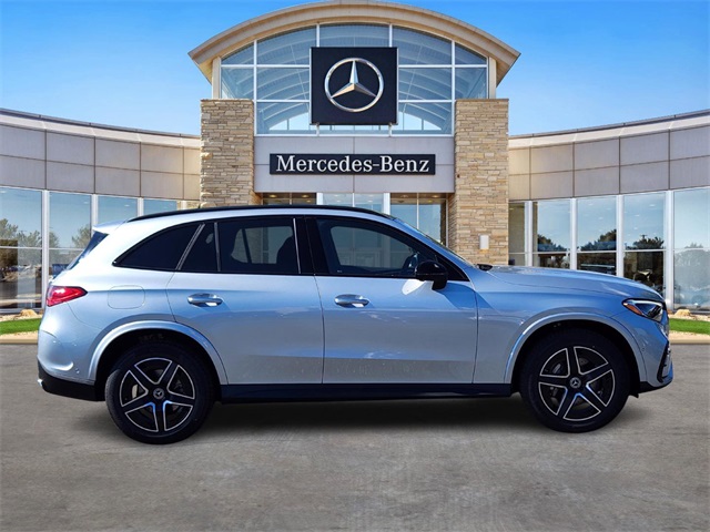 2026 Mercedes Benz GLC 300 4MATIC photo 4