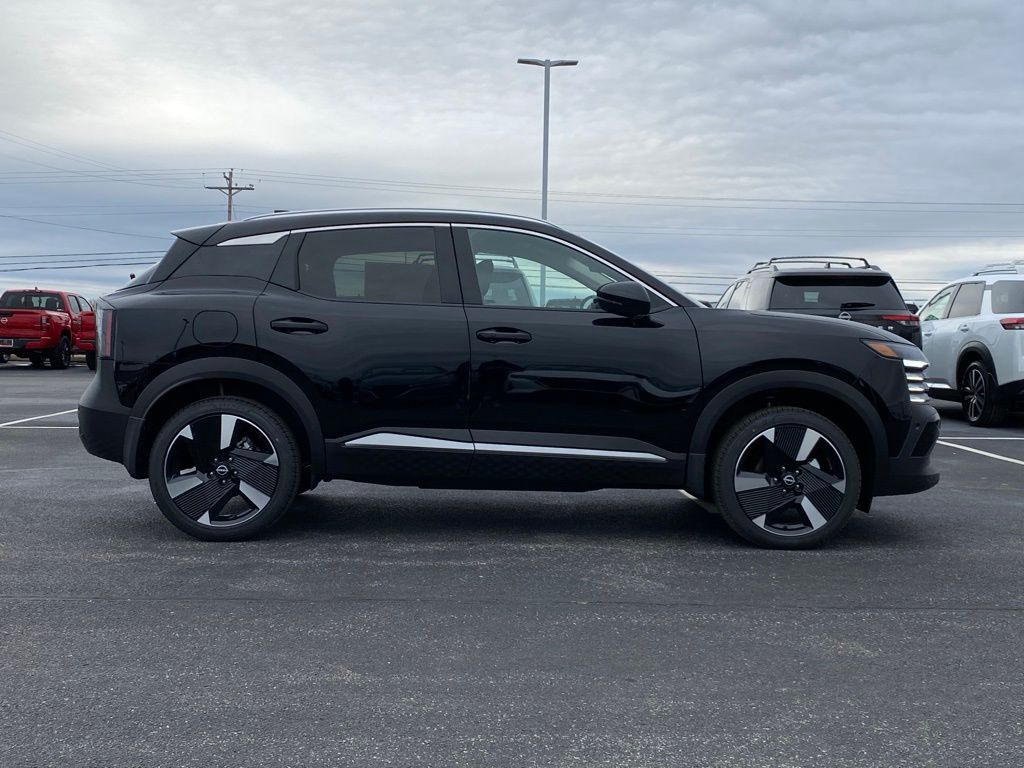 2025 Nissan Kicks SR photo 3
