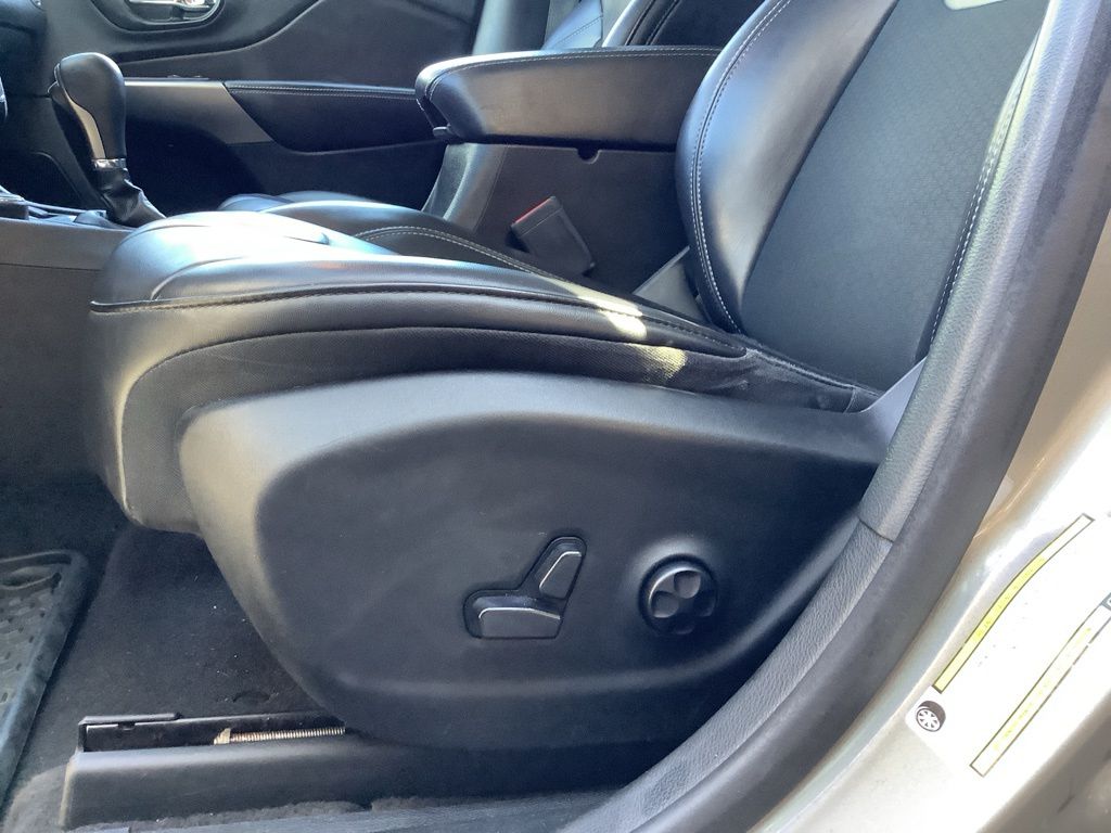2019 Jeep Cherokee Latitude photo 21