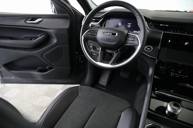 2025 Jeep Grand Cherokee Altitude X photo 17