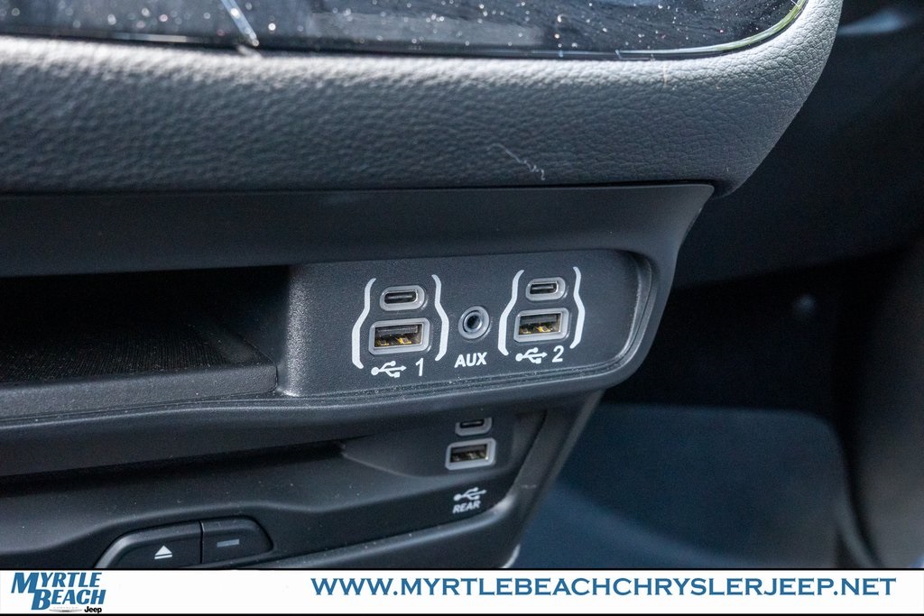 2025 Chrysler Pacifica photo 22