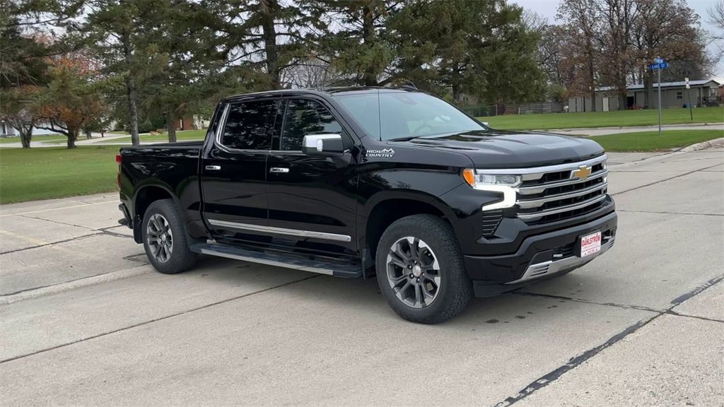 2024 Chevrolet Silverado 1500 High Country photo 3