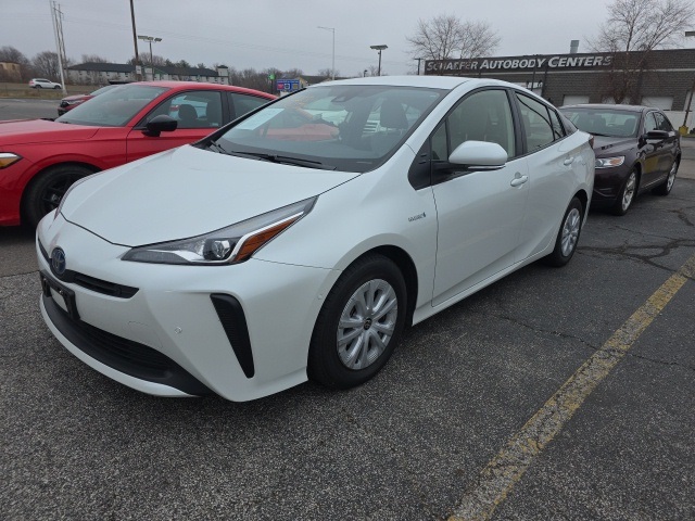 2021 Toyota Prius LE's photo