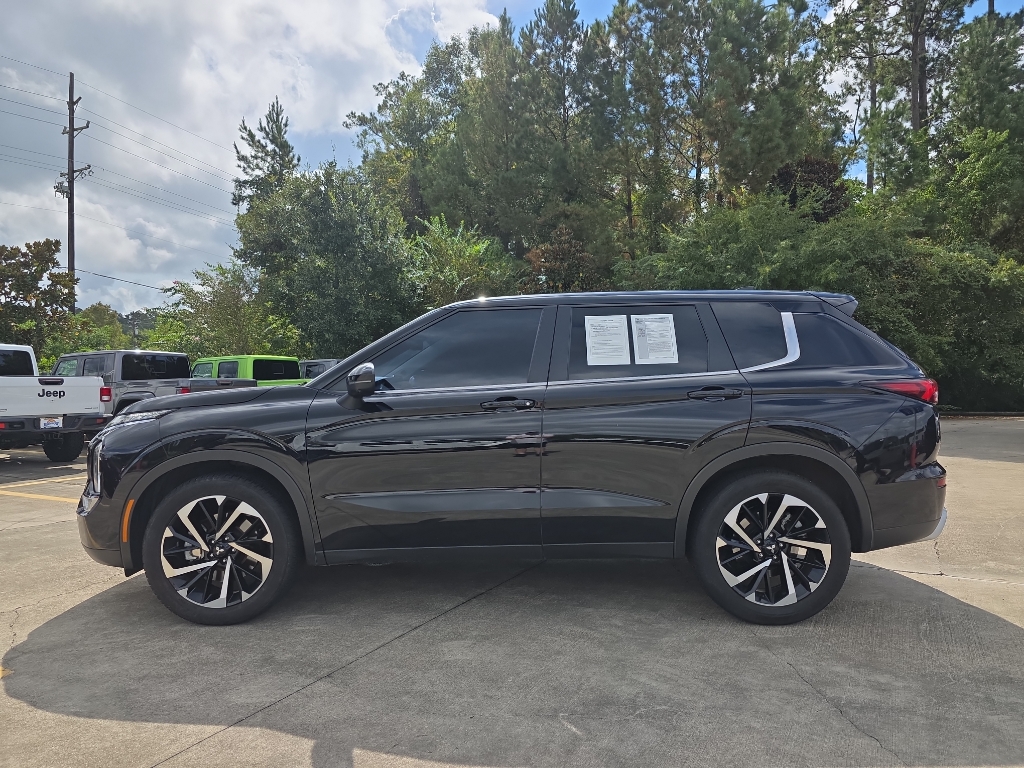 2023 Mitsubishi Outlander SE photo 4