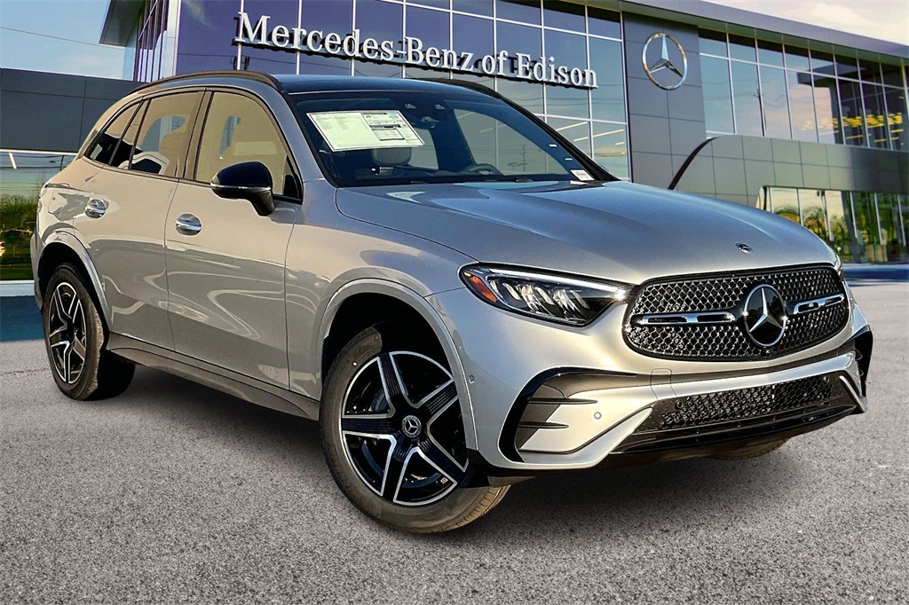 2026 Mercedes-Benz GLC Base's photo