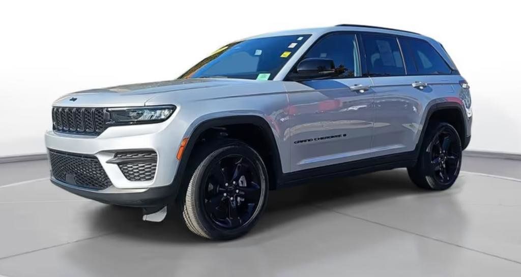 2023 Jeep Grand Cherokee Altitude's photo