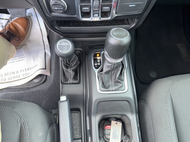 2023 Jeep Wrangler Sahara photo 21