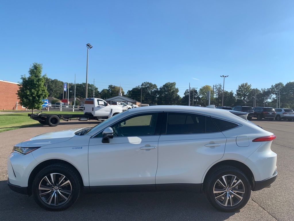 2021 Toyota Venza LE photo 4