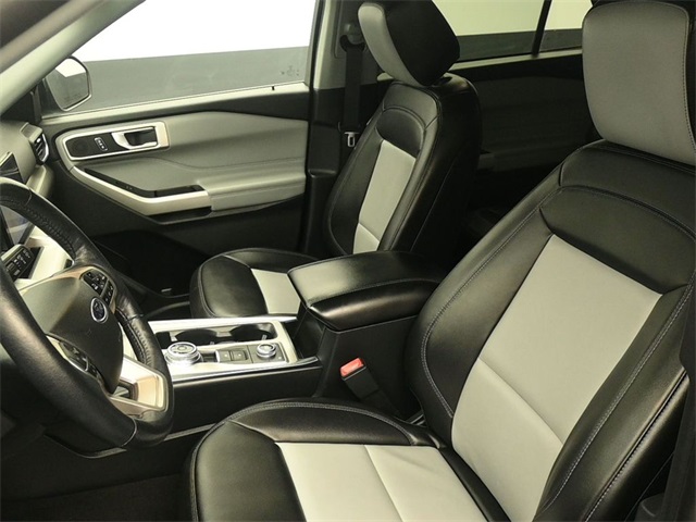 2022 Ford Explorer XLT photo 11