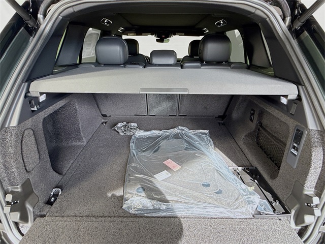 2025 Land Rover Range Rover SE photo 26