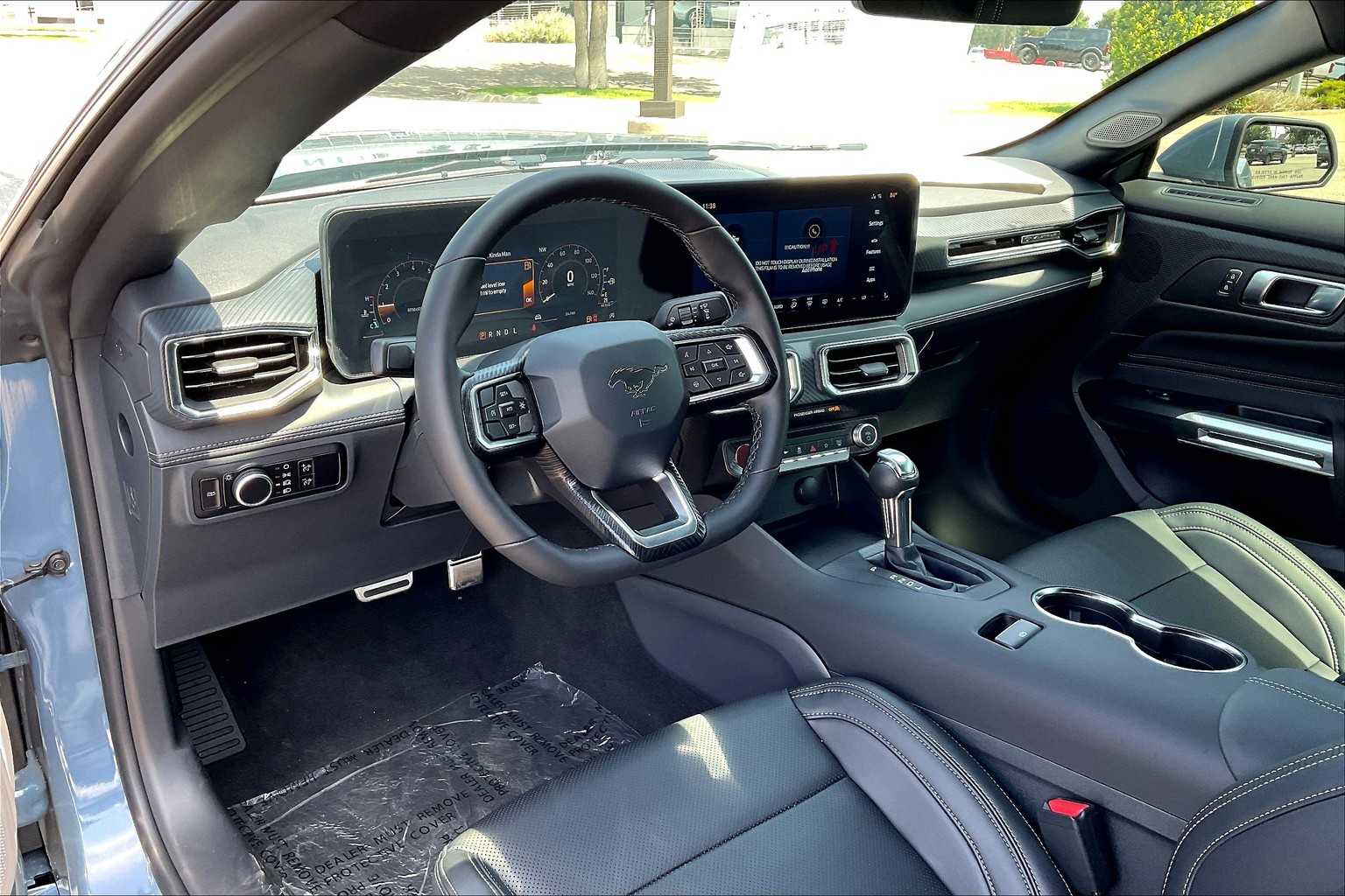 2025 Ford Mustang EcoBoost Premium photo 7