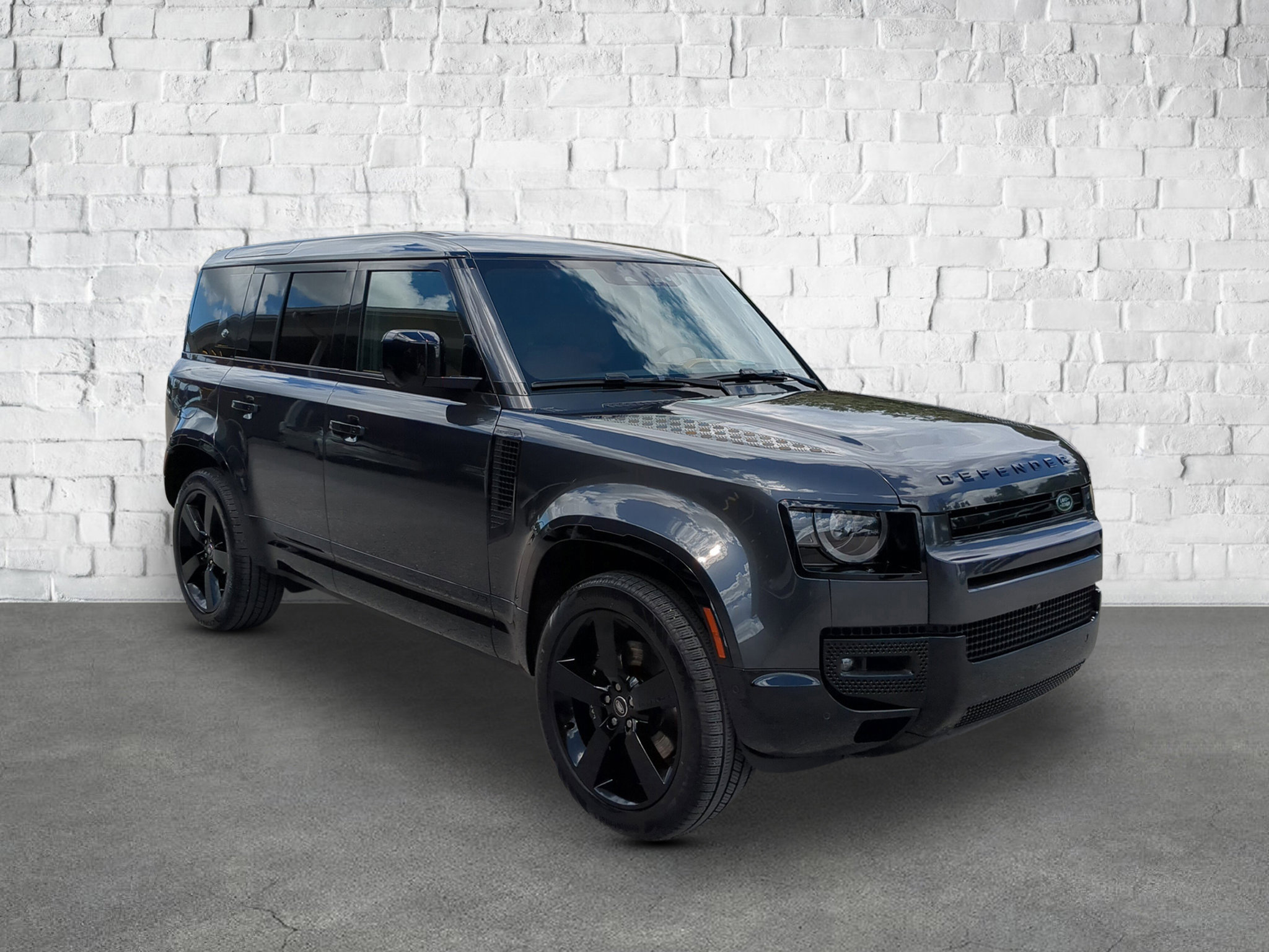 2023 Land Rover Defender V8 photo 6