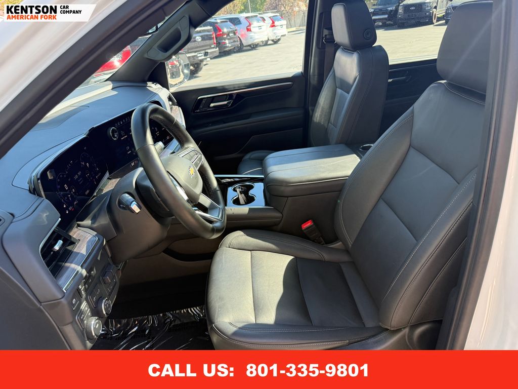 2025 Chevrolet Suburban LT photo 30