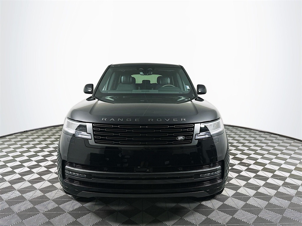 2025 Land Rover Range Rover SE photo 2