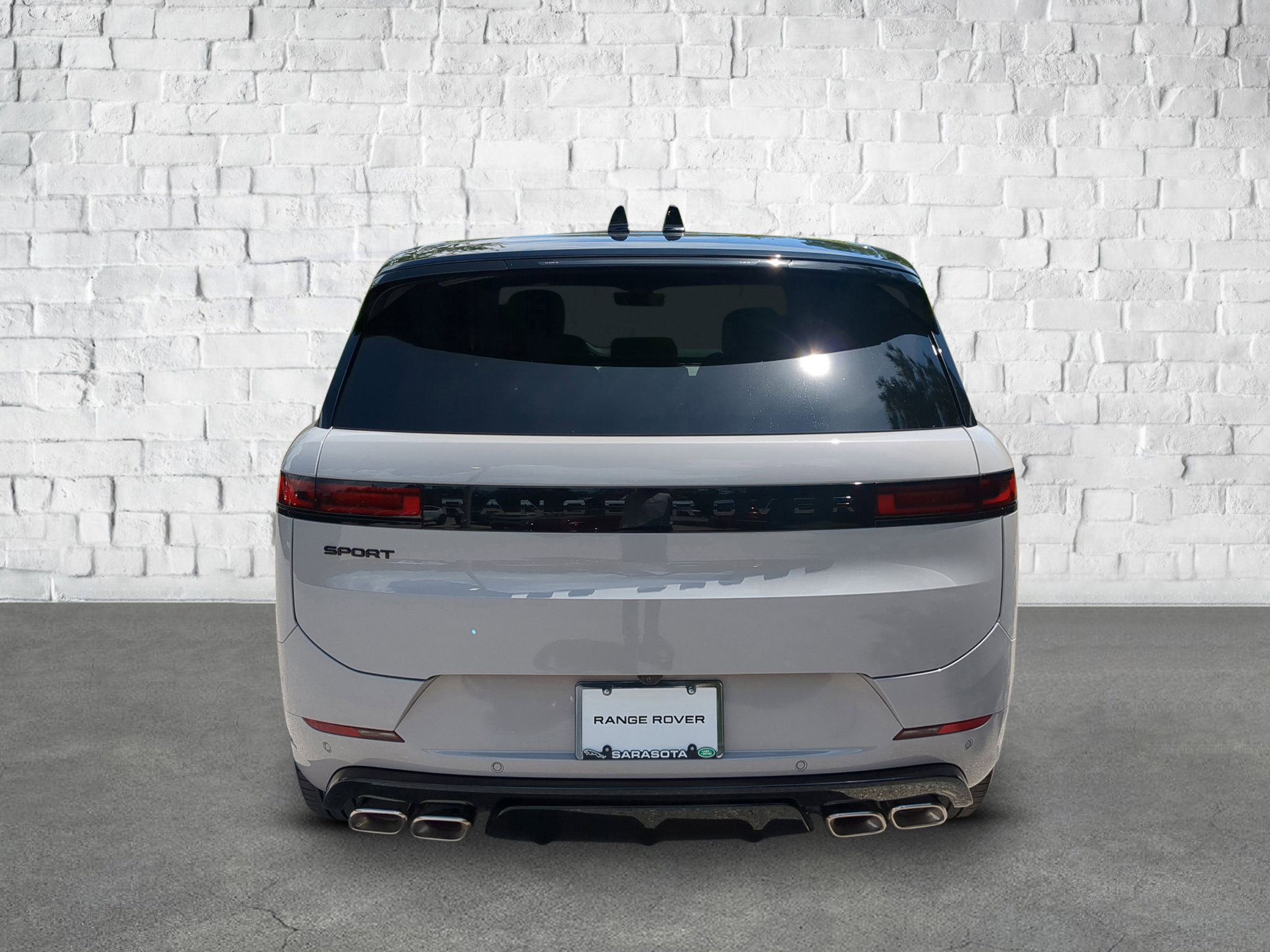 2025 Land Rover Range Rover Sport SE photo 3
