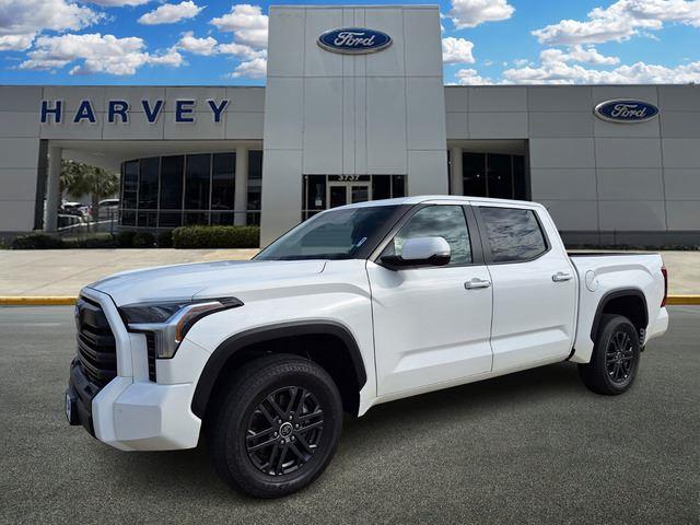 2024 Toyota Tundra SR5's photo