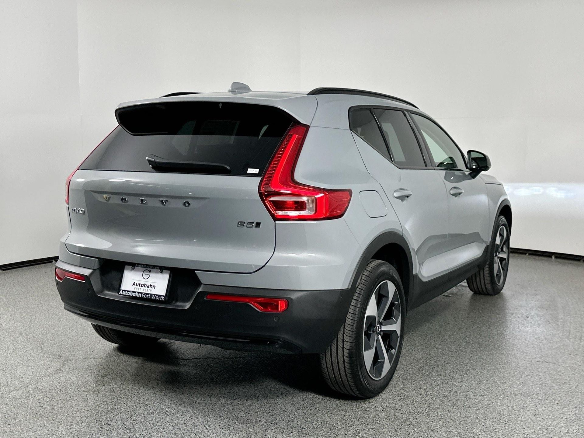 2025 Volvo XC40 AWD Plus photo 4