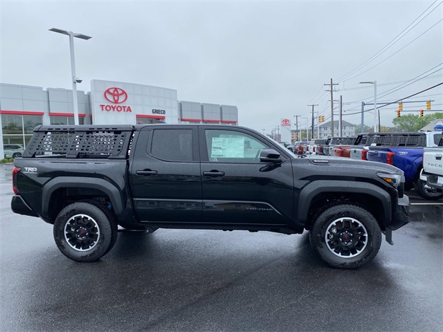 2025 Toyota Tacoma TRD Off-Road photo 2
