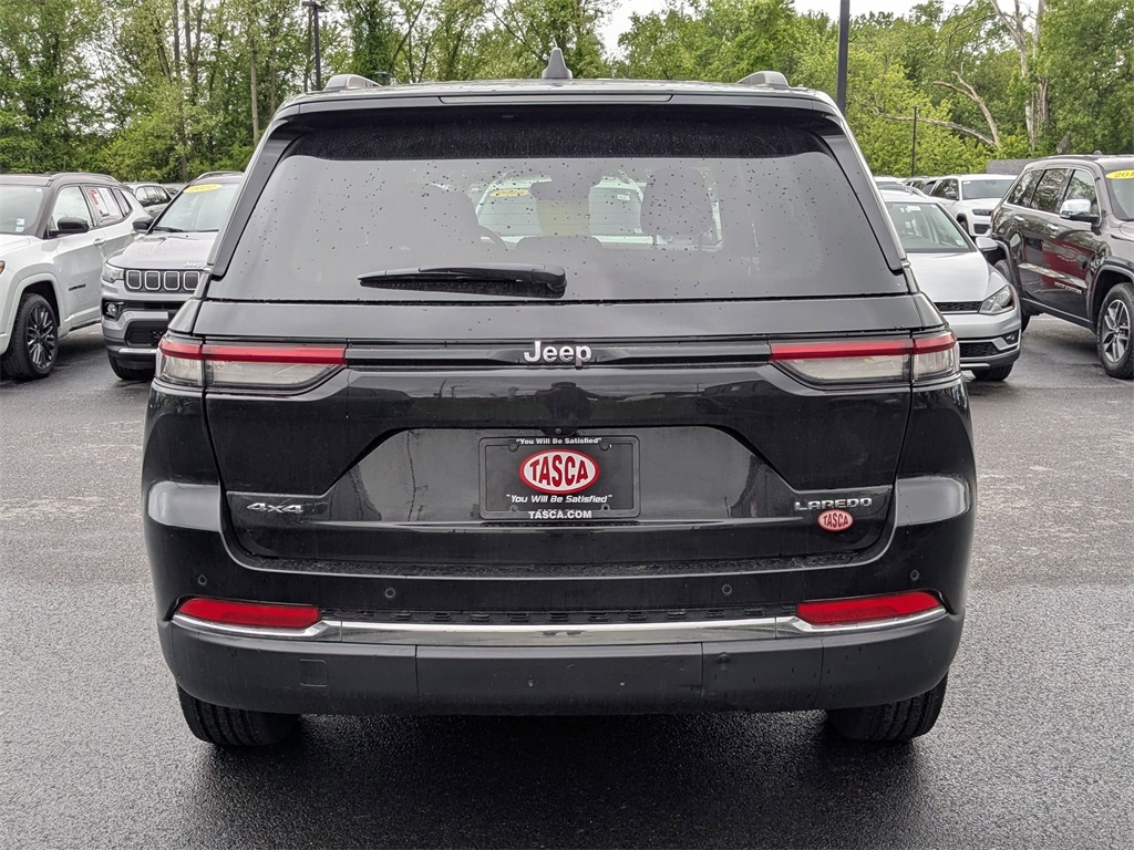 2022 Jeep Grand Cherokee Laredo photo 3