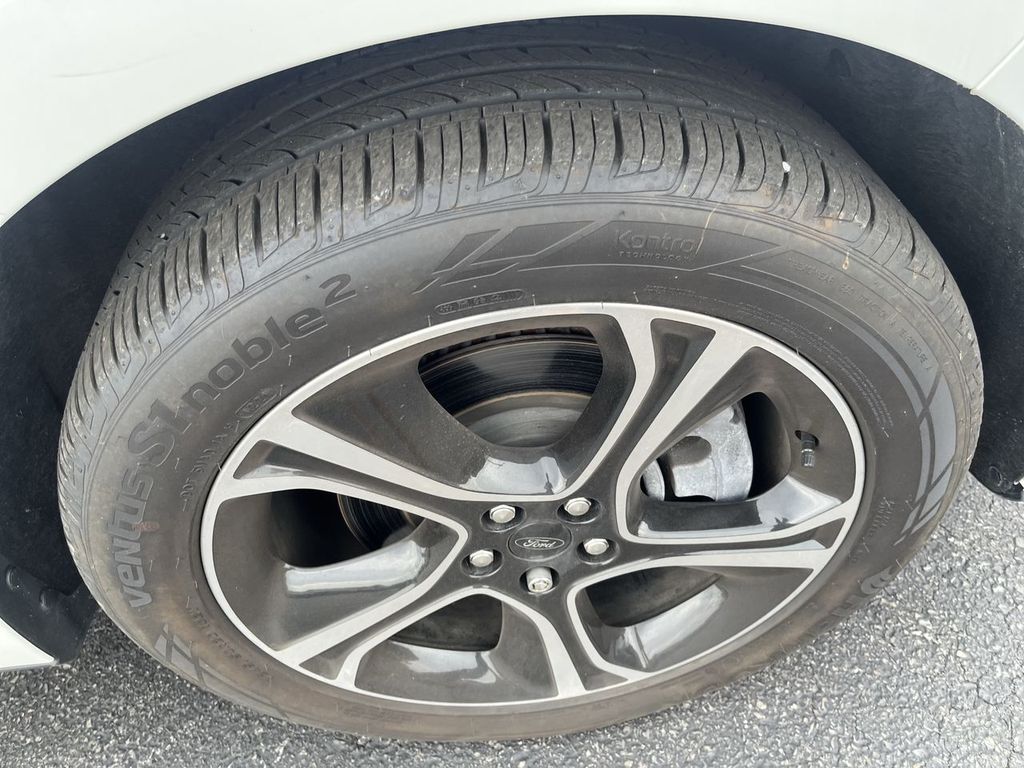 2021 Ford Edge ST photo 10