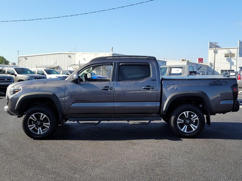 2016 Toyota Tacoma SR5 photo 4