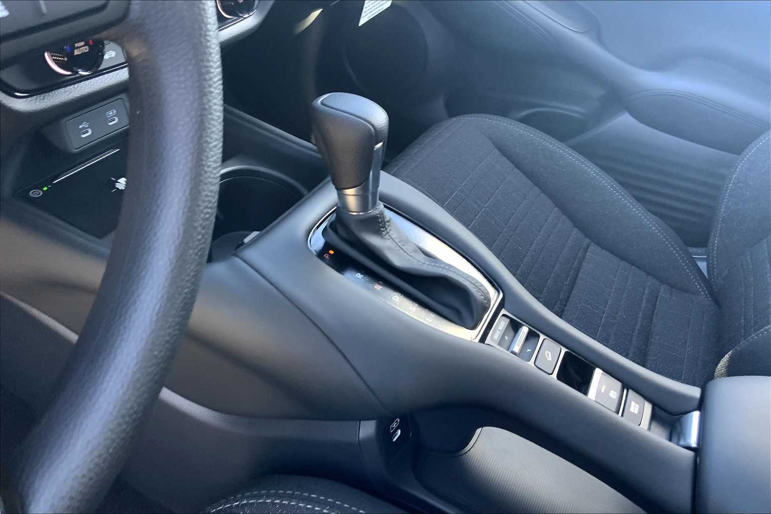 2026 Honda HR-V LX photo 4