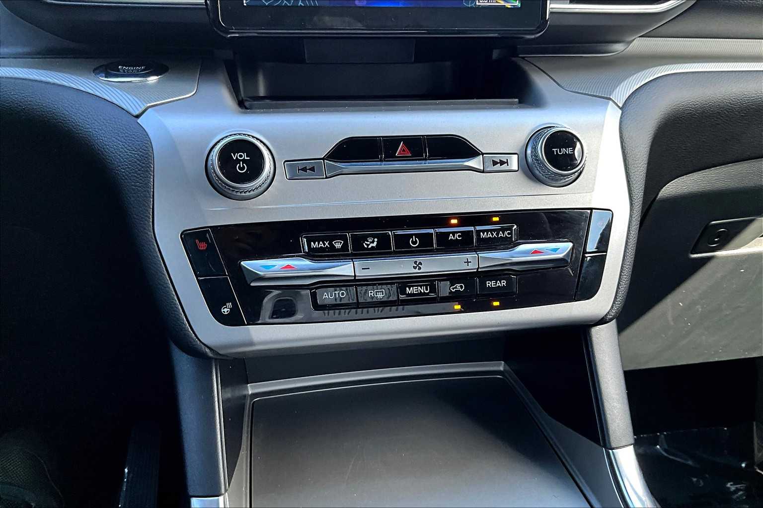 2022 Ford Explorer XLT photo 28