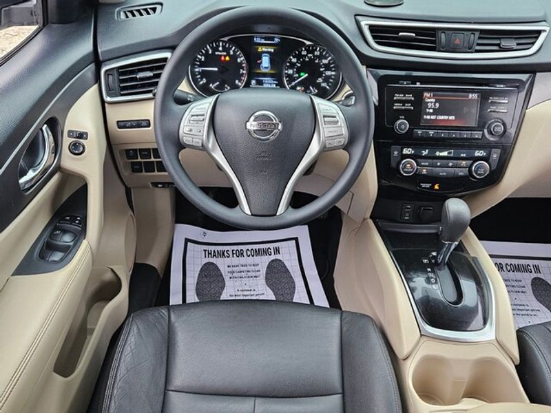 2016 Nissan Rogue SV photo 6