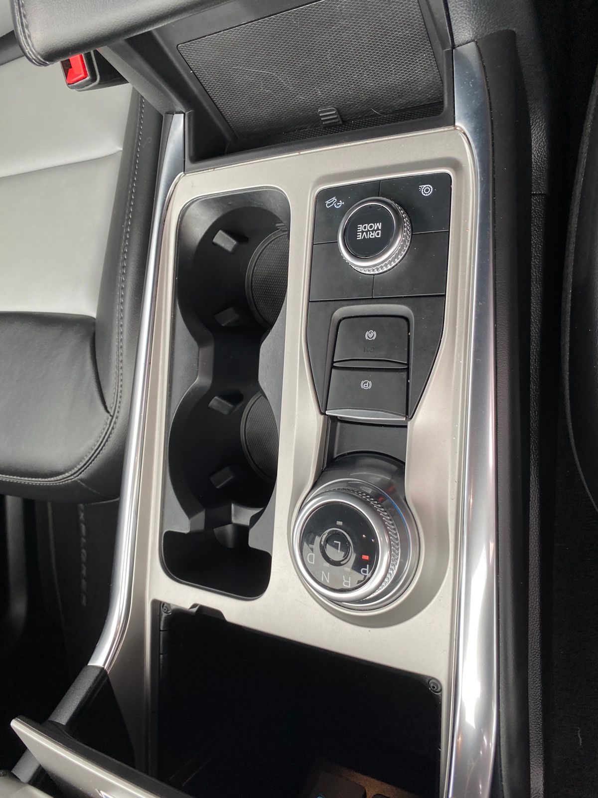 2022 Ford Explorer XLT photo 12