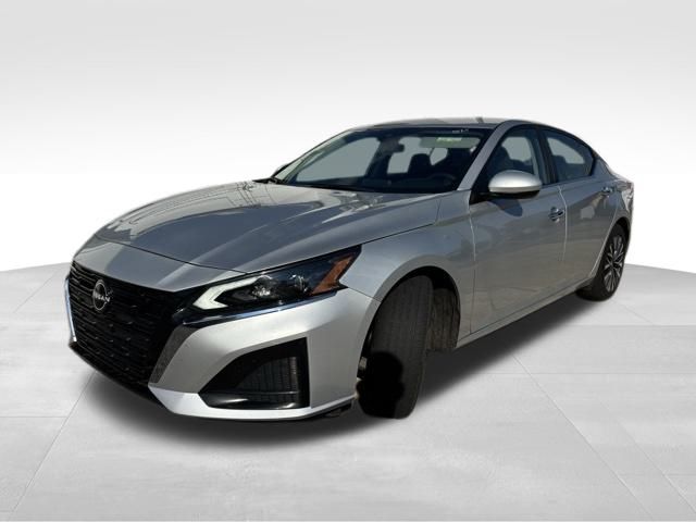 2023 Nissan Altima 2.5 SV photo 3