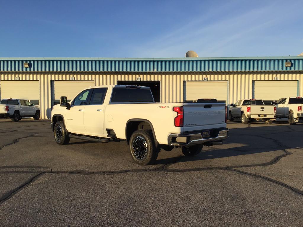 2025 Chevrolet Silverado 3500HD LTZ photo 3