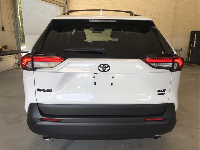 2025 Toyota RAV4 XLE photo 3