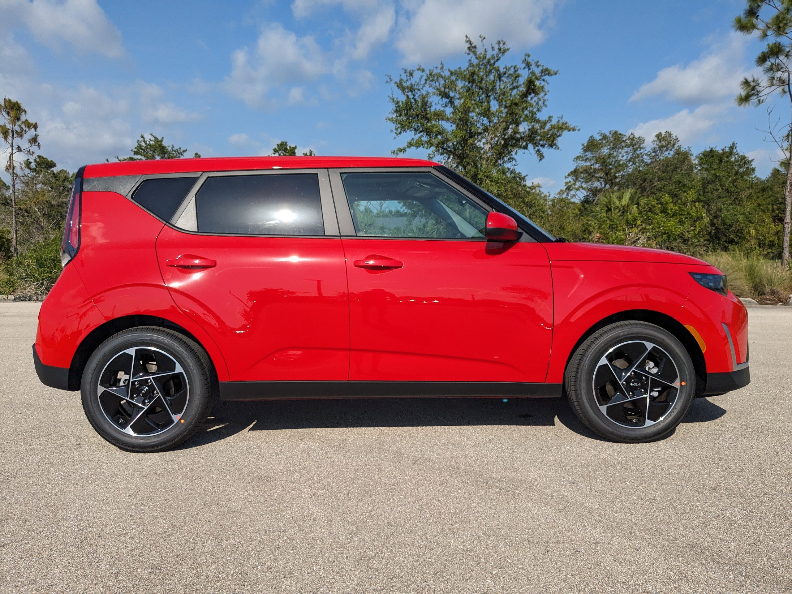 2025 Kia Soul EX photo 4