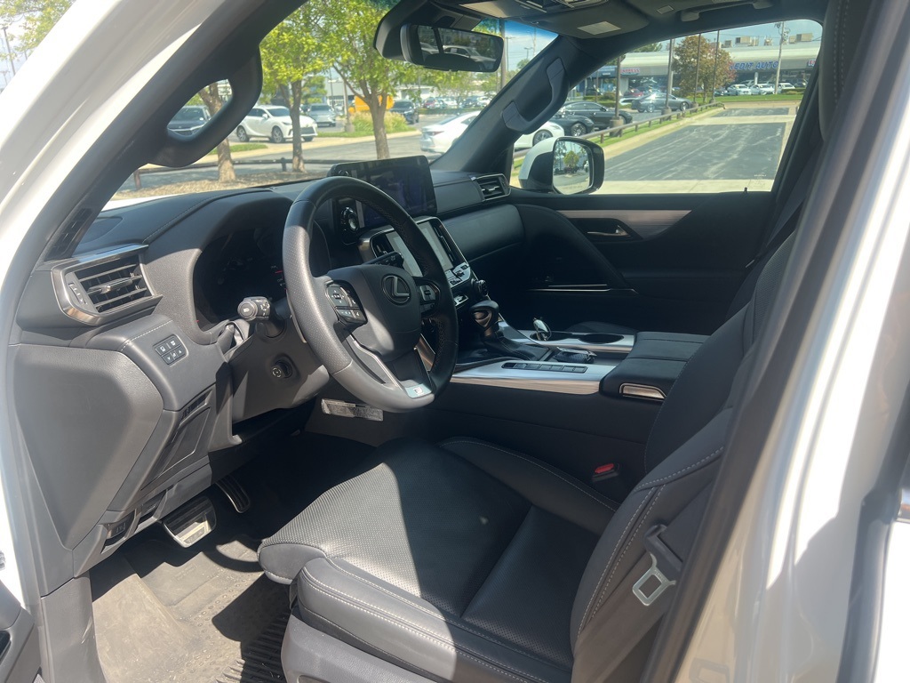 2024 Lexus LX 600 F SPORT photo 4