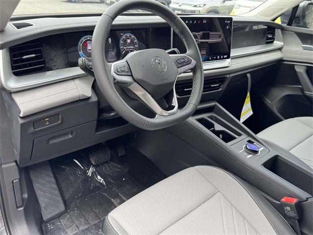 2025 Volkswagen Tiguan SE photo 2