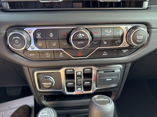 2025 Jeep Gladiator Willys photo 34