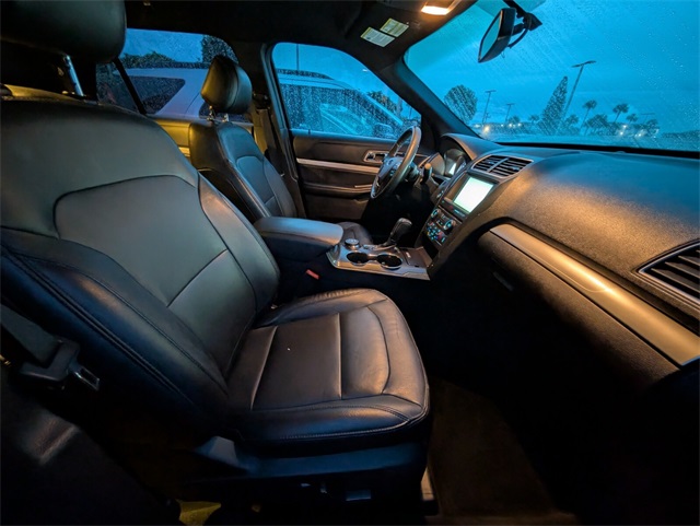 2016 Ford Explorer XLT photo 7