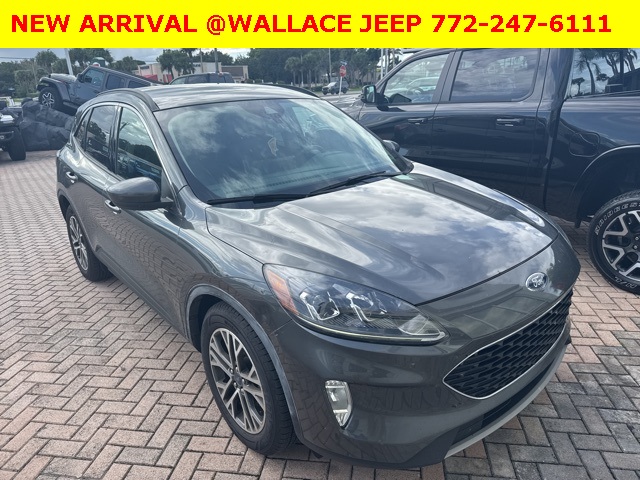 2020 Ford Escape SEL photo 3