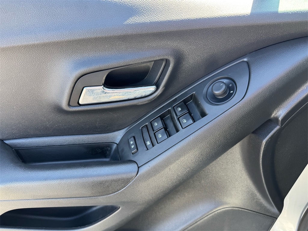 2022 Chevrolet Trax LT photo 12