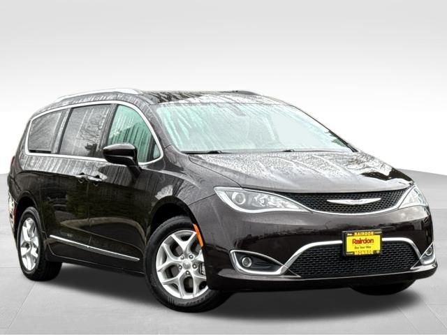 2017 Chrysler Pacifica Touring-L Plus's photo