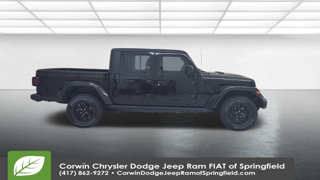 2021 Jeep Gladiator Willys photo 2