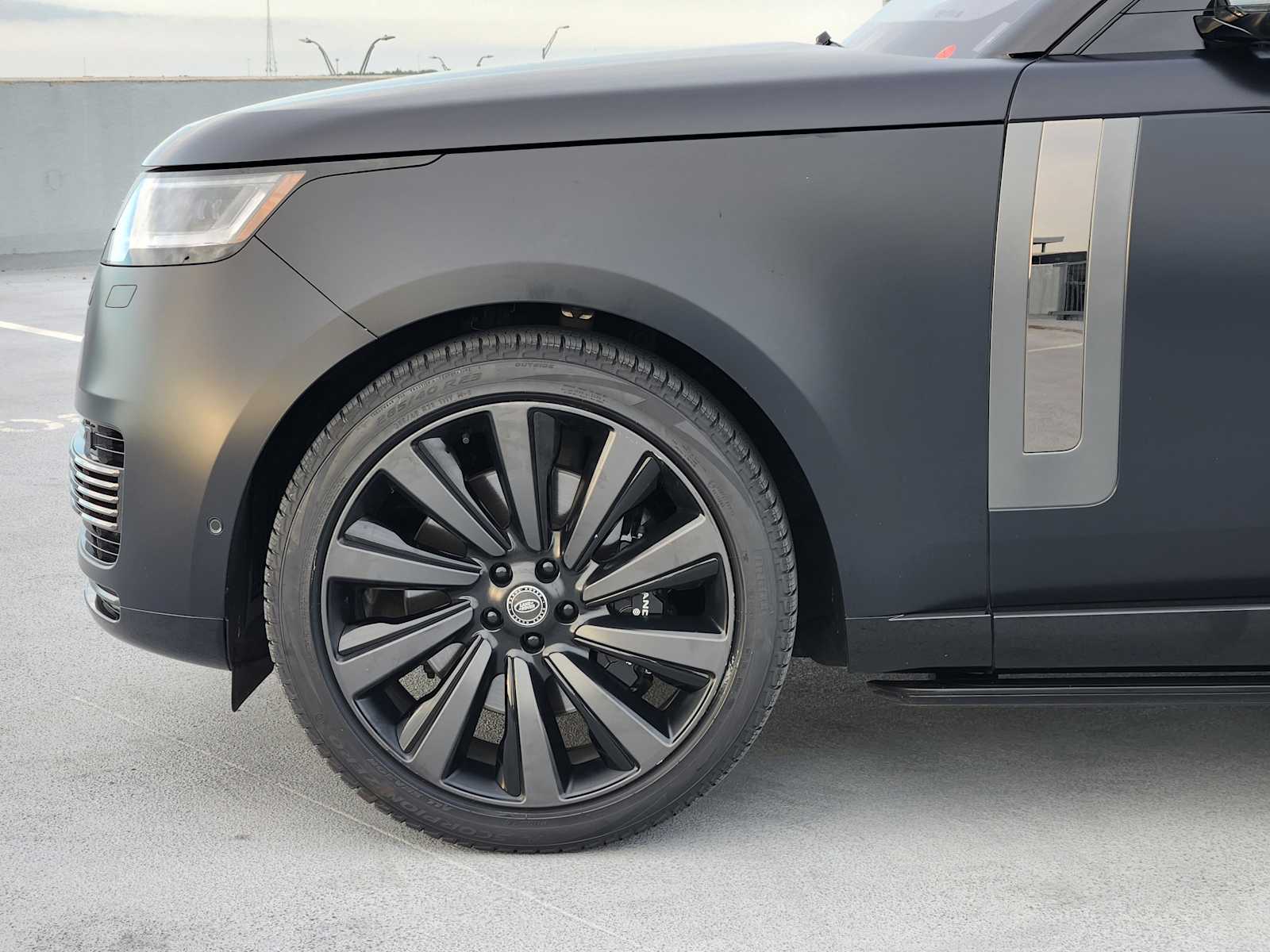 2023 Land Rover Range Rover SV photo 8