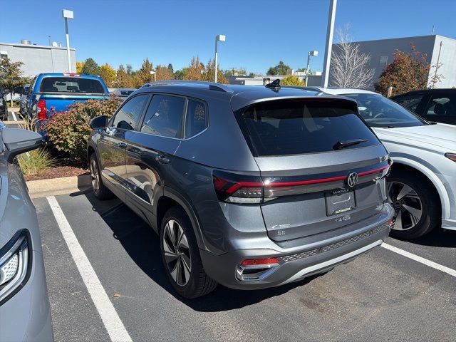 2025 Volkswagen Taos SE photo 2