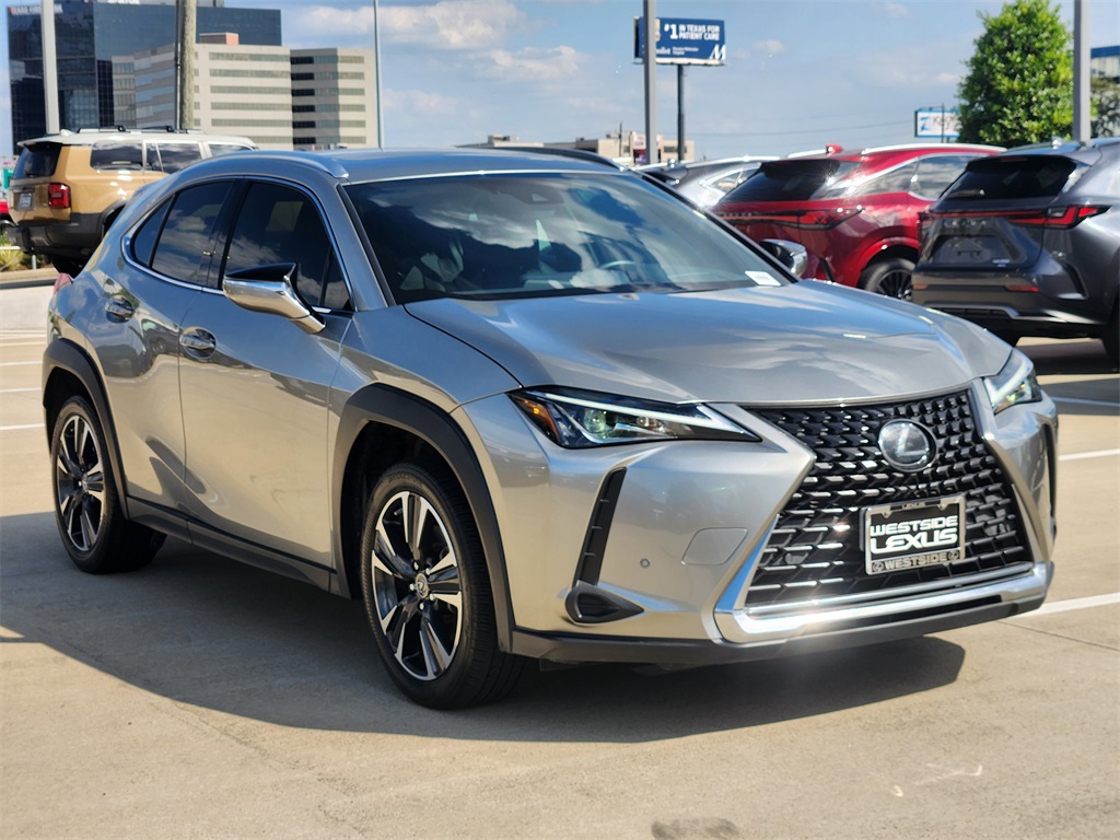 2020 Lexus UX 200 Premium photo 3